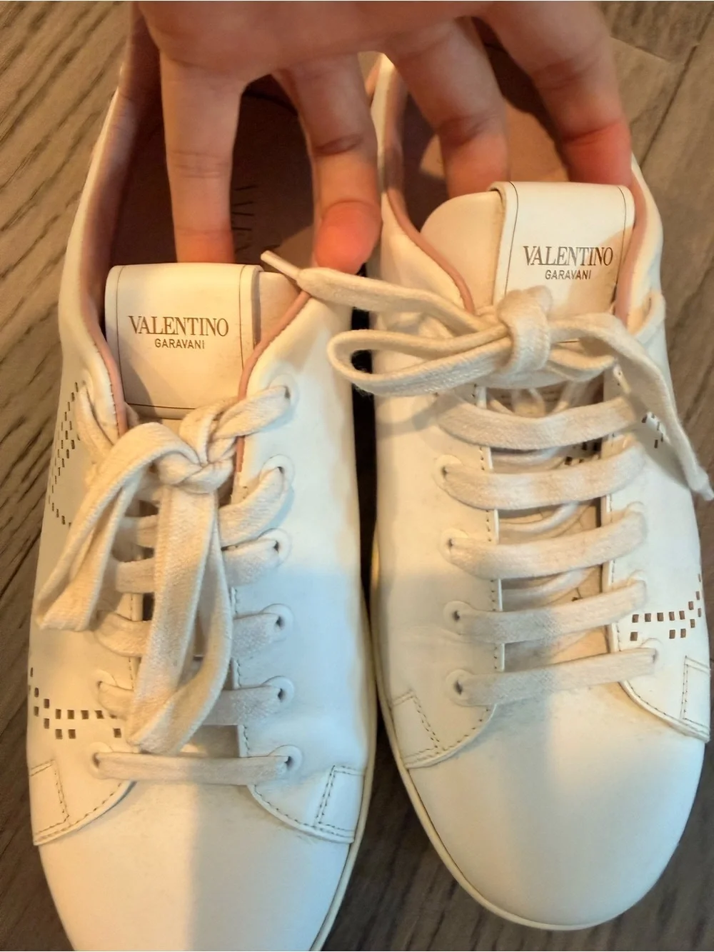 Valentino Garavani Backnet VLogo sneakers in White Blush Calfskin